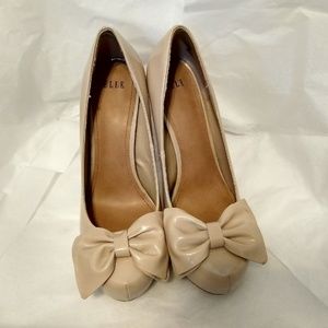 Nude platform stiletto. Elle